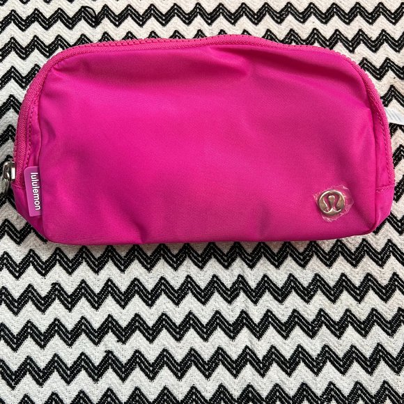 NWT Sonic Pink White Wordmark lululemon Everywhere Belt Bag - Picture 3 of 11
